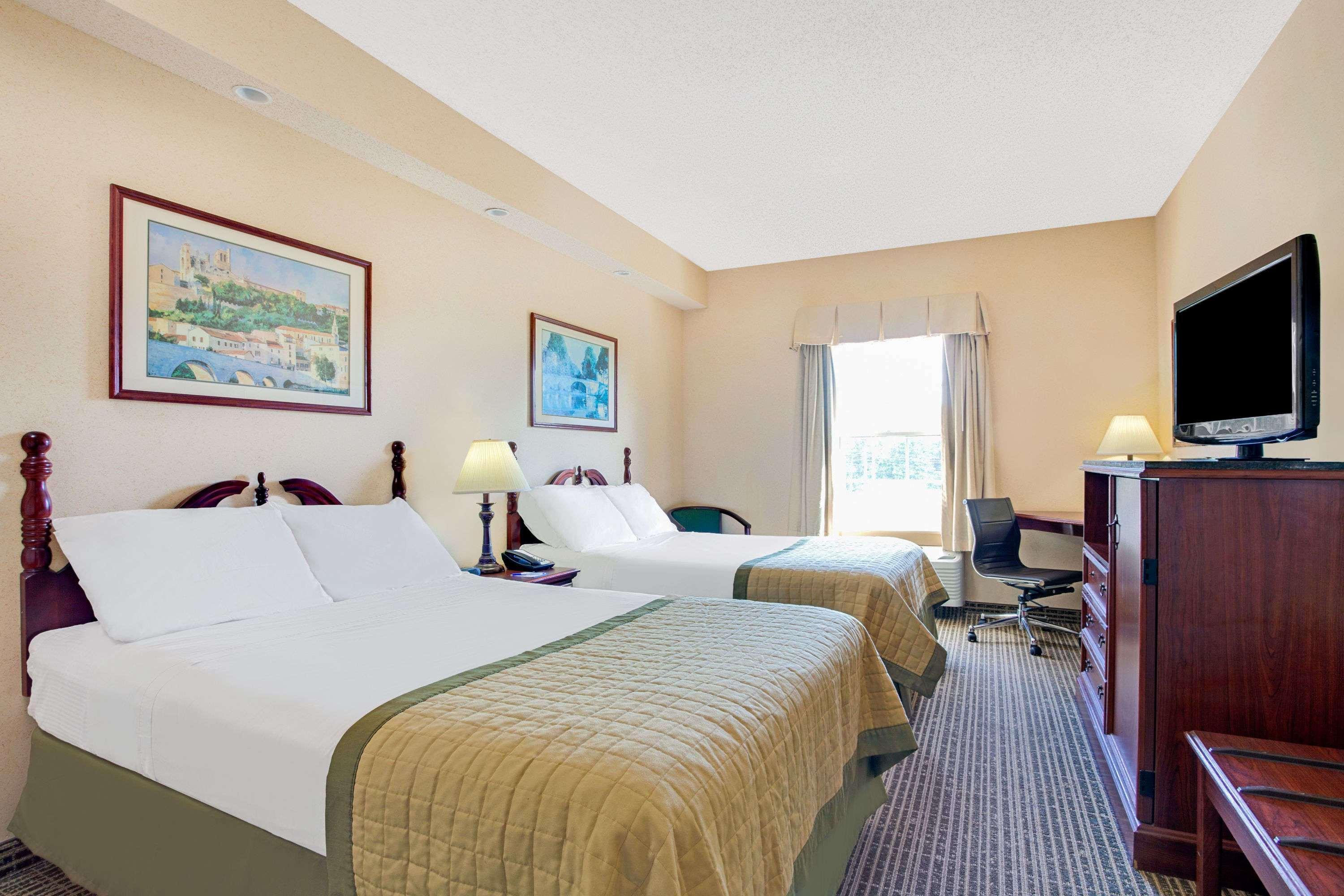 Baymont By Wyndham Pearl Hotel Exterior photo
