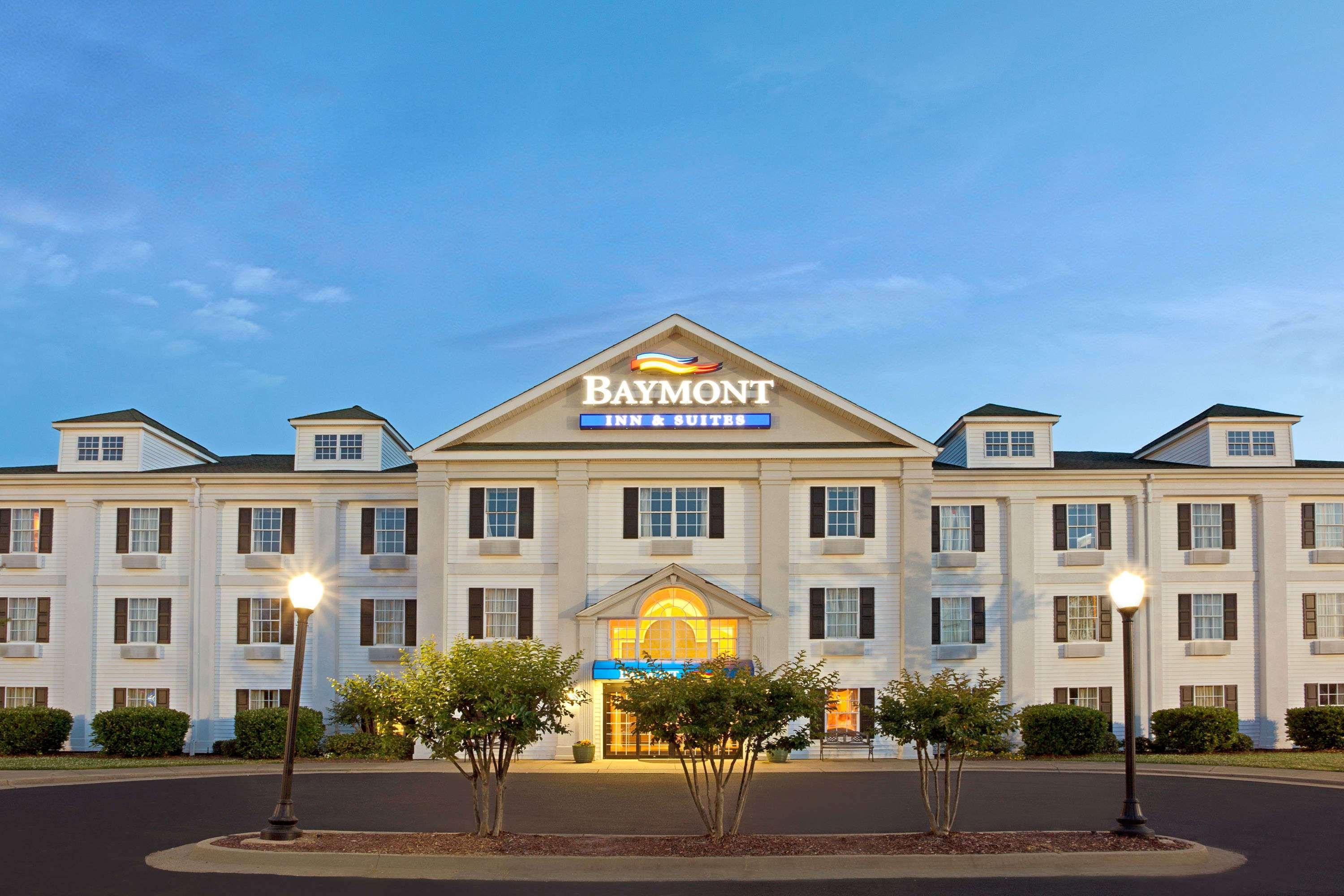 Baymont By Wyndham Pearl Hotel Exterior photo