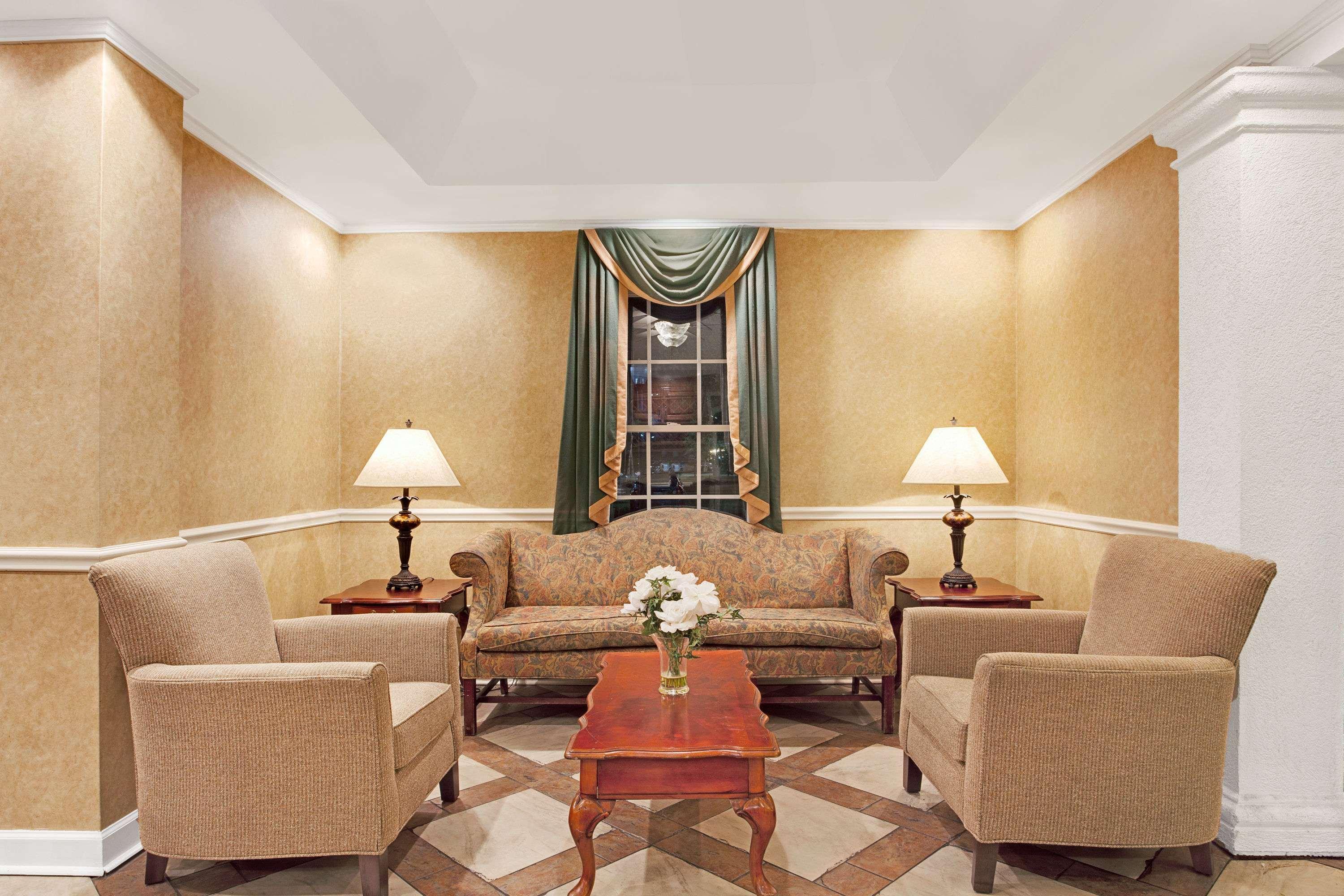 Baymont By Wyndham Pearl Hotel Exterior photo
